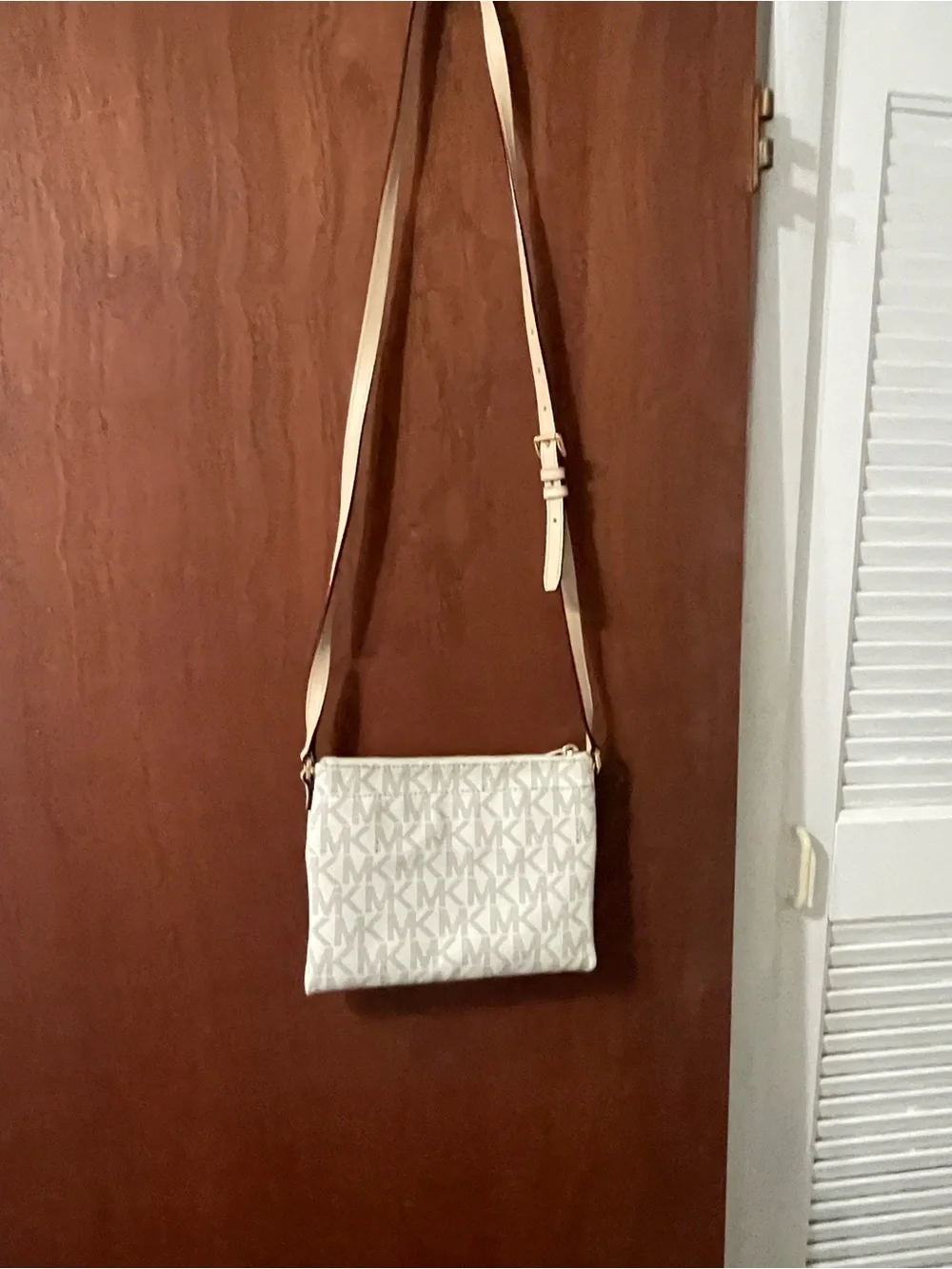 Michael Kors Cream Logo Crossbody Bag. New. Classy.
